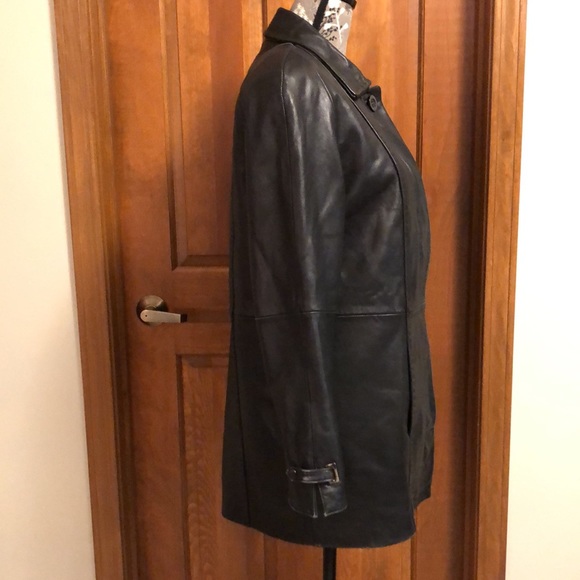 Black 100% soft leather coat with quilted zip-out lining, hits at upper thigh - Picture 4 of 16
